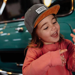 Бейсболка вельветовая Hello Hossy "Flat Brim Sweet Berry", лунная пыль